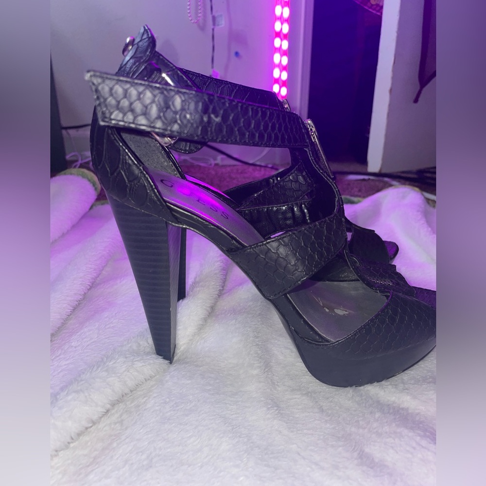 GUESS Zipper heals. |Color black|Size 7 women’s. Very stylish